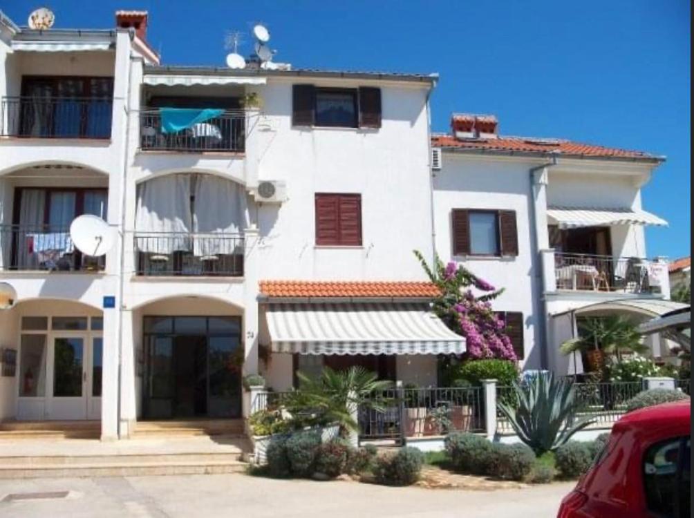 Olivia, Seaside Apartment In Medulin, Croatia Bagian luar foto