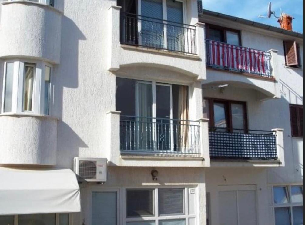 Olivia, Seaside Apartment In Medulin, Croatia Bagian luar foto
